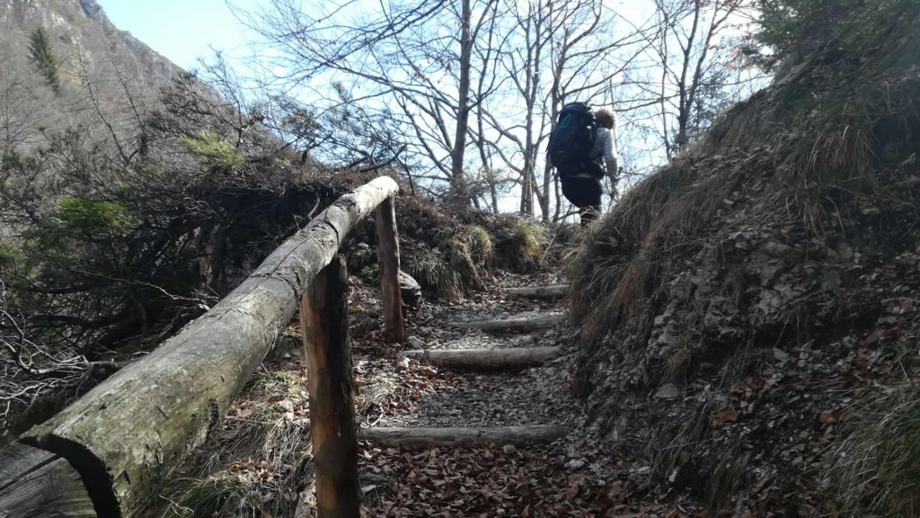 Sentiero gradinato presso il passo della Berga