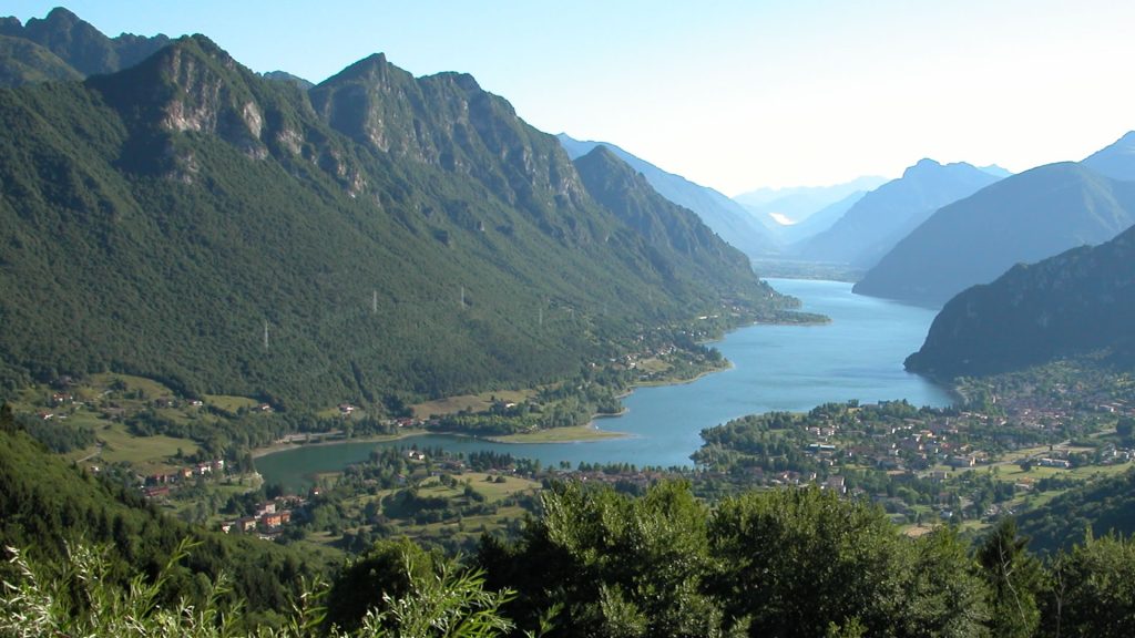 panoramica sull'intero bacino del lago d'Idro