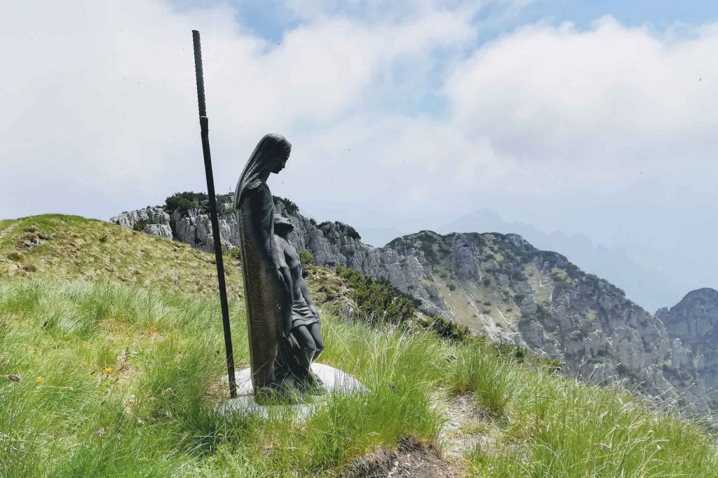 Statua della madonna in vetta alla Corna Blacca