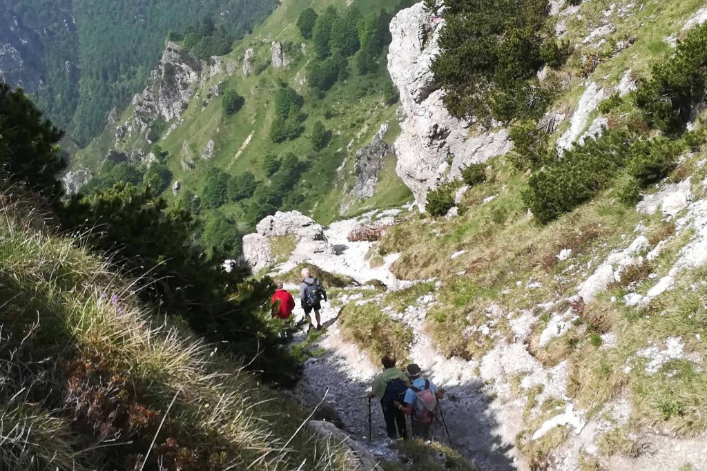 Leggiera discesa presso passo Caldoline