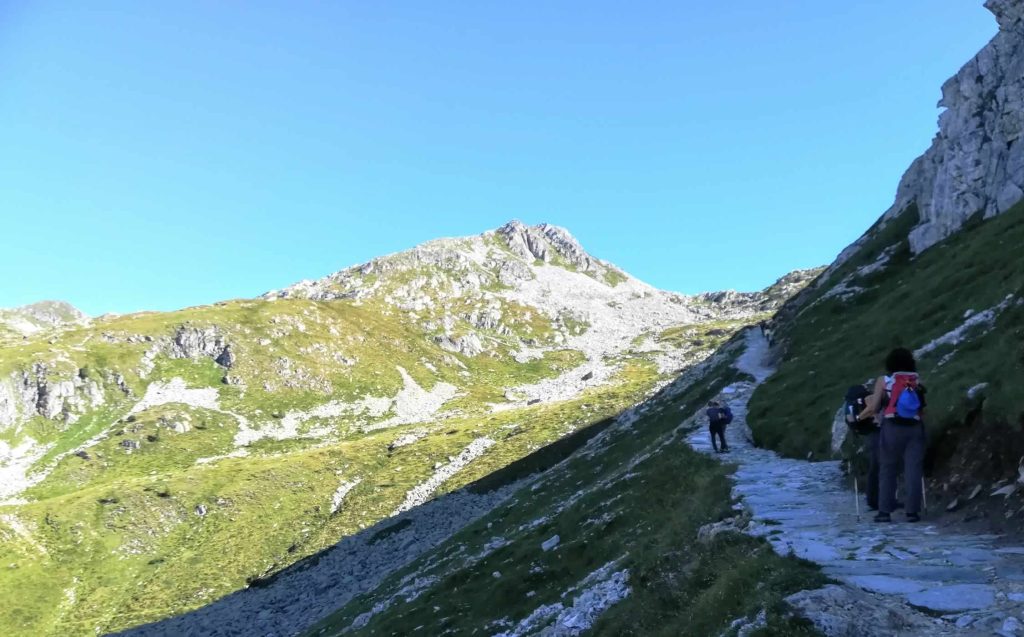 sentiero in diagonale sotto la Cresta Laione