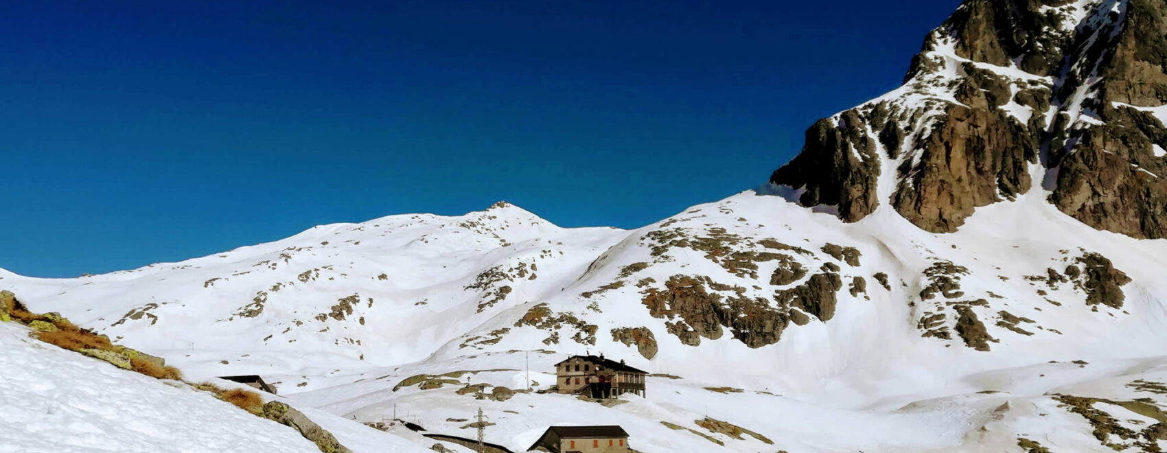 In lontananza al centro la Cima Laione