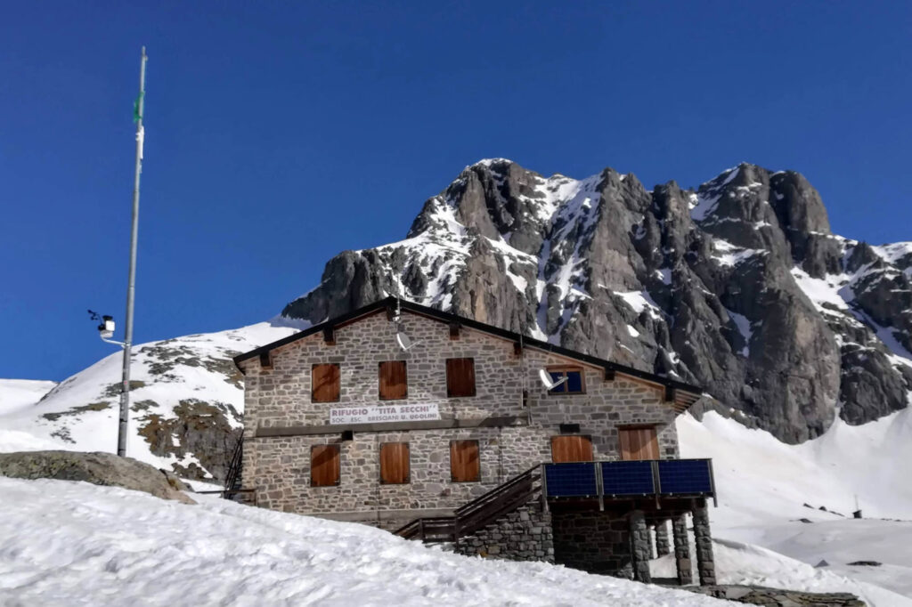 Al rifugio Tita Secchi di proprietà della  Società Ugolini