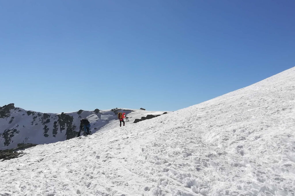 Trasferimento  a sali e scendi dal passo della Vacca vero il rifugio 