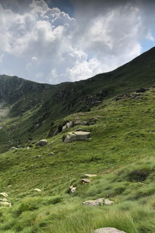 montagne sopra il lago Vaia