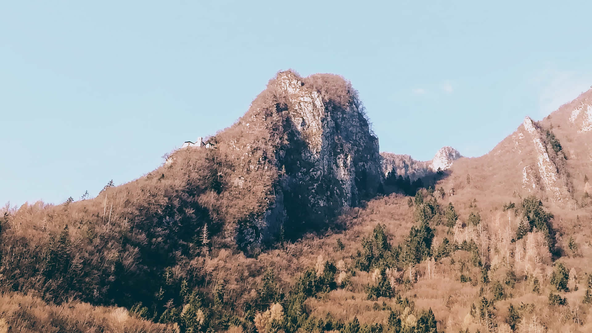 Il costone dove si trova la chiesa