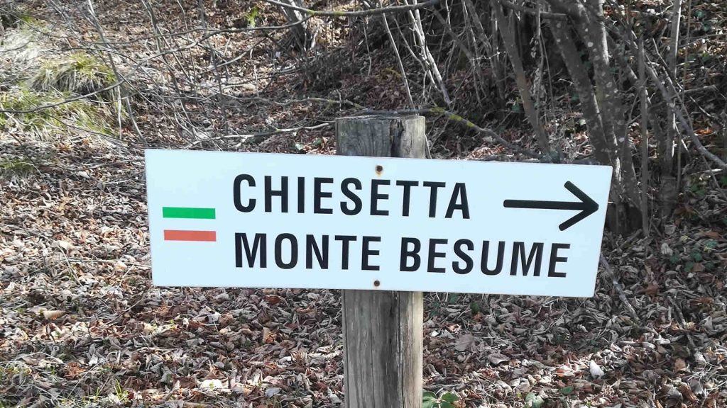 Segnaletica per la Chiesetta sul M.te Besume