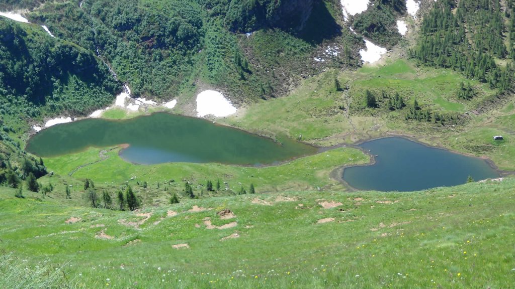 i laghi di Bruffione salendo dal sentiero variante