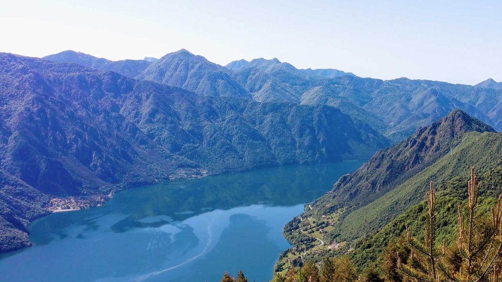 Panoramica verso il lago d'Idro a destra il M.te Censo