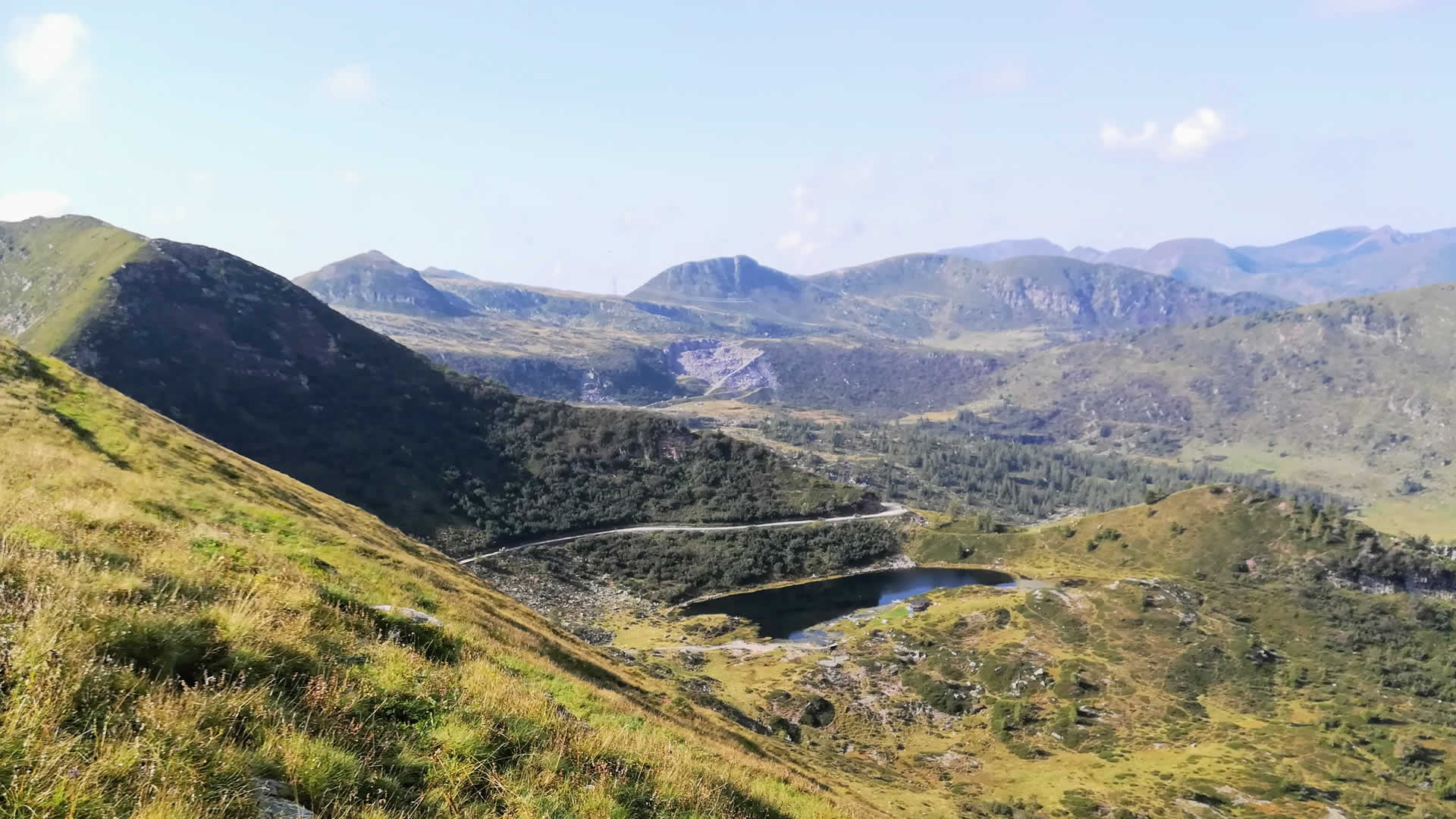 Lago di Lavena dalla dorsale che parte da Crocedomini