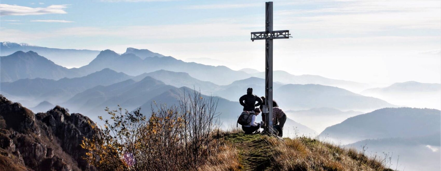 In vetta alla Corna di Savallo nel periodo primaverile