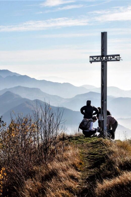 In vetta alla Corna di Savallo nel periodo primaverile