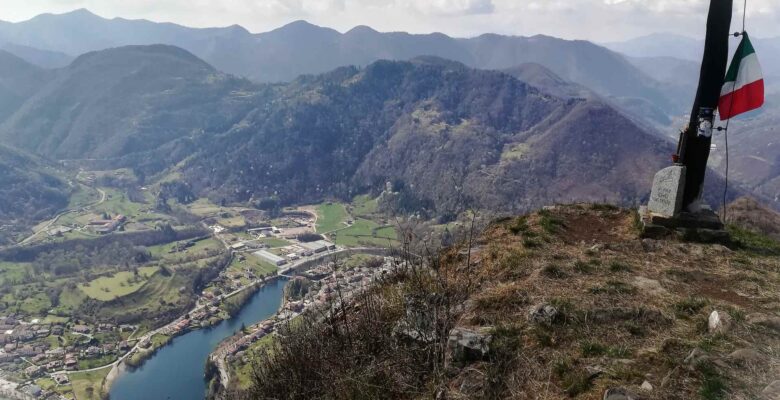 panorama del lago d'Idro verso il suo emissario dal Dasso sassello